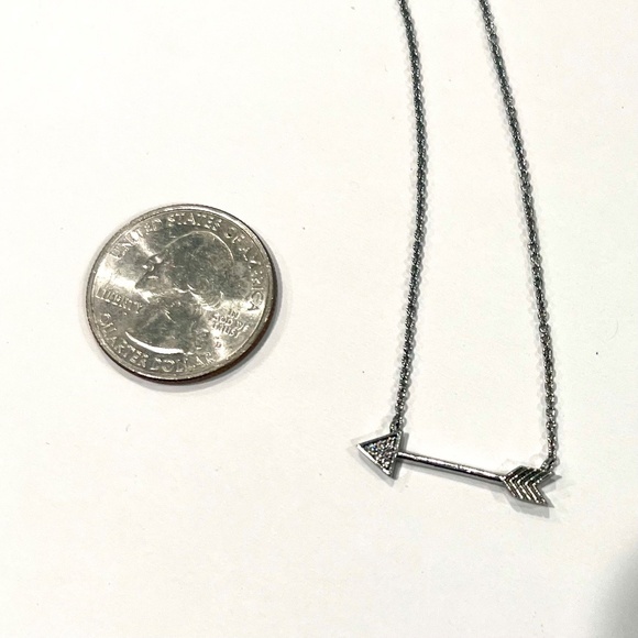 ☃️ 2/$18 Banana Republic Dainty Necklace Arrow Pendant - Picture 4 of 5